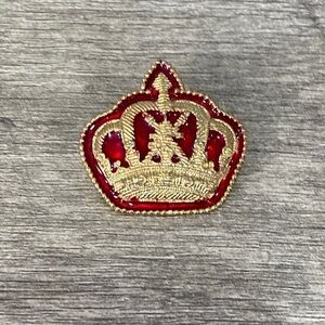 Vtg Dauplaise crown brooch